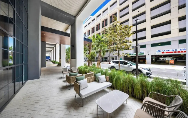 Chic Downtown 1BR with Stunning Views