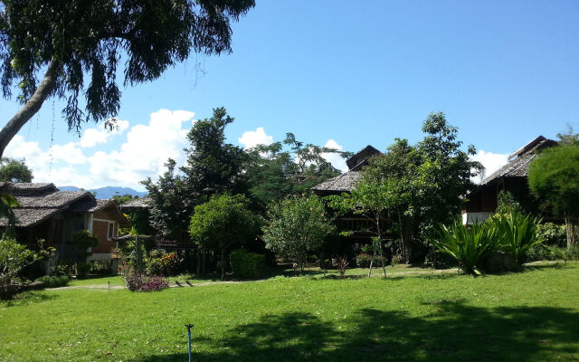 Pailove & Baanchonphao Resort