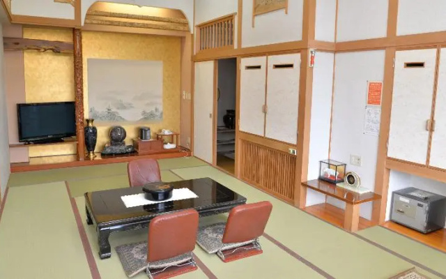 Showa Retro Spa Hotel Takasago Onsen – Guest Rooms – Asahikawa