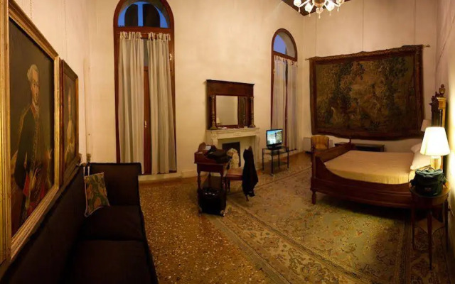 Palazzo Contarini Porta di Ferro