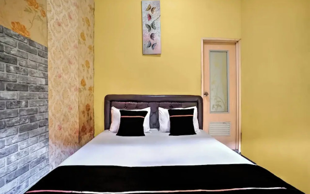 OYO 95043 Guest House Adel's