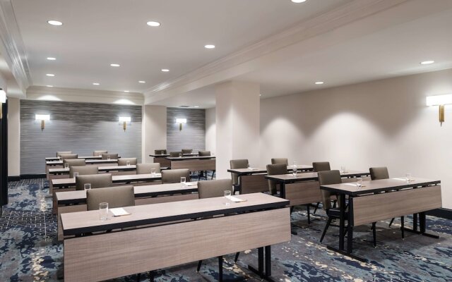 Commonwealth Park Suites Hotel