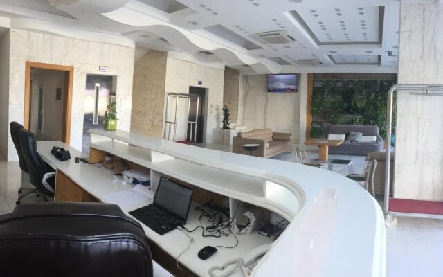 Raj Hotel