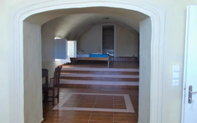 Loukas Kontos Traditional House