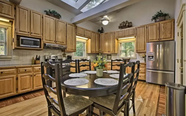 Spacious McGaheysville Family Retreat with Game Room