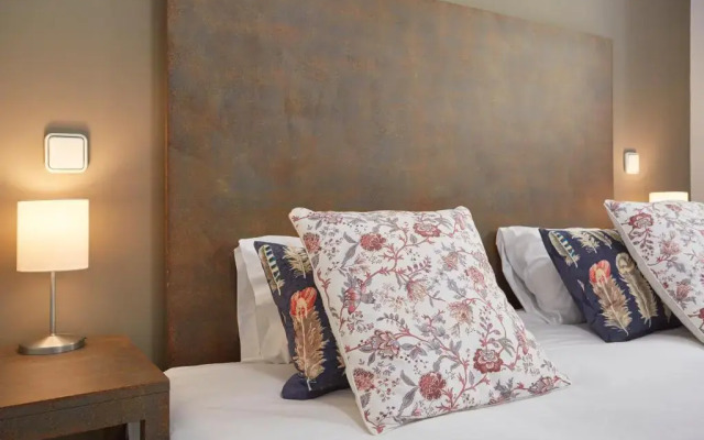 LEEWAYS APARTMENT VI in ALCALA 99