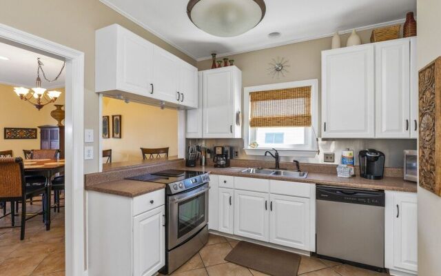 Pelican Pass by ALBVR