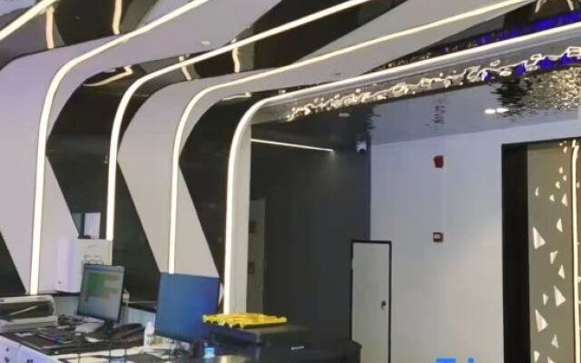 ReMAX Remai Electronics Competition Hotel (Ningbo Chenghuang Temple Tianyi Square)