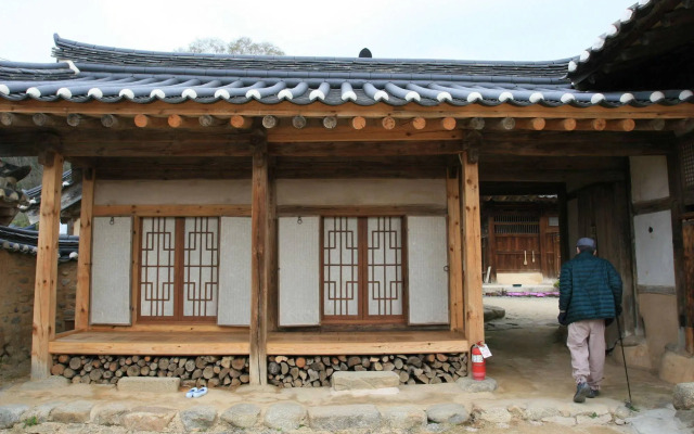Geochang Choongsindang Donggae Jeongon Gotek