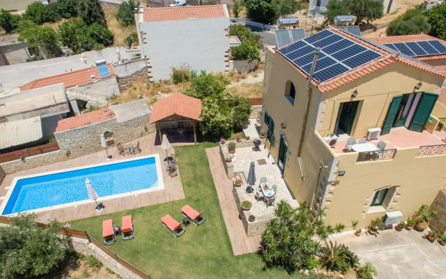 Skandalis Traditional Suites