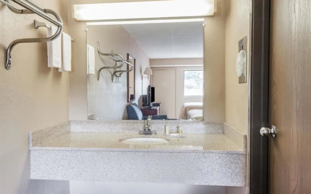 Days Inn Pittsburgh-Harmarville