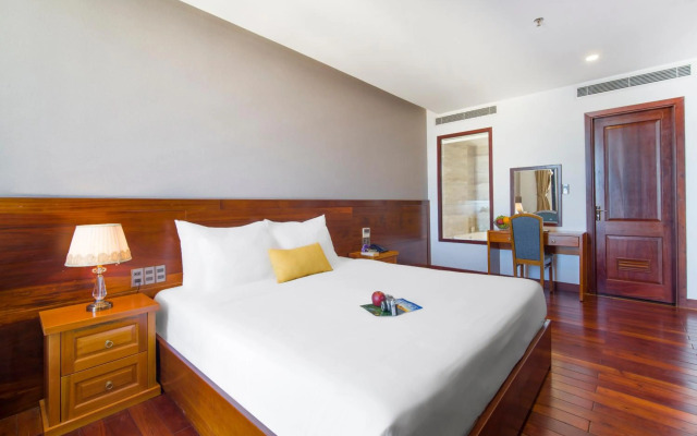 Sunny Ocean Hotel & Spa