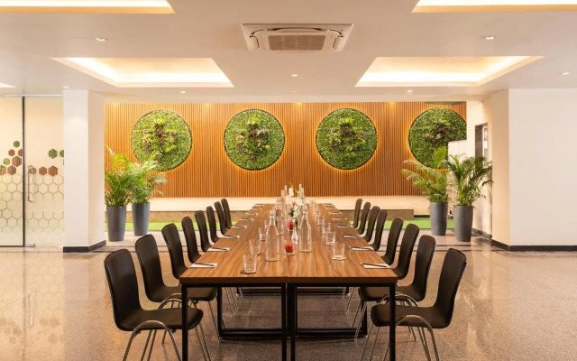 Foxtrail, Sector 42 - AM Hotel Kollection