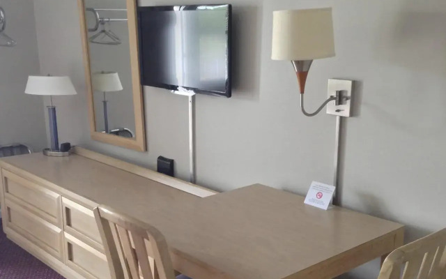 Travelers Inn and Suites