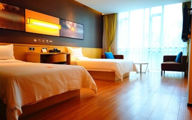 IU Hotel (Suzhou Dushu Lake Higher Education District Moon Bay Metro Station)