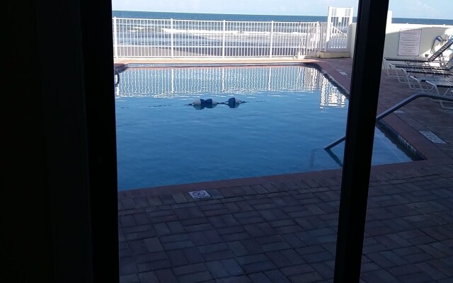 Holiday Shores Beach Club