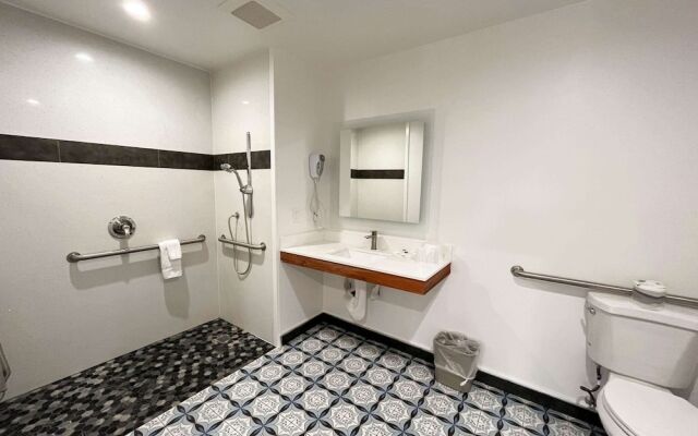 Vallejo Inn & Suites