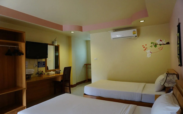 Kumkaew Tawon Palace Hotel