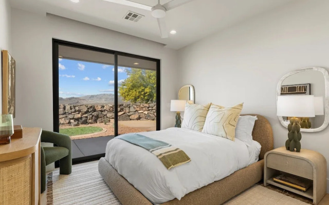 Black Desert Retreat 4 Bedroom Home