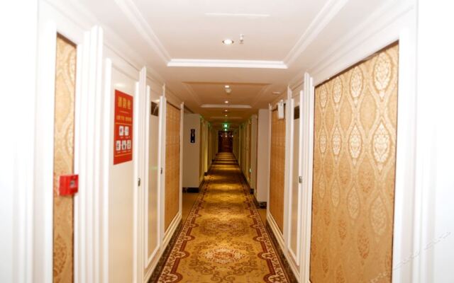 Kyle Caton Hotel