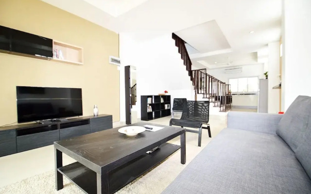 Deluxe Jacuzzi Townhome