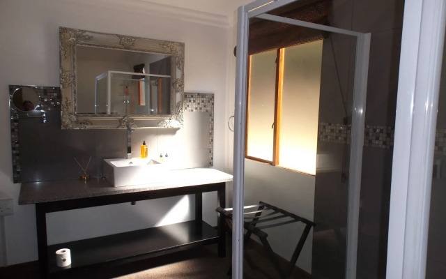 Old Mill Lodge, Working Ostrich Farm & Restaurant, Oudtshoorn