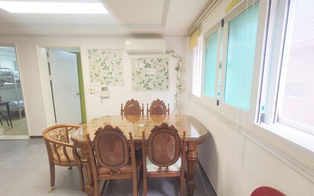 Seoul Holiday Guesthouse - Hostel
