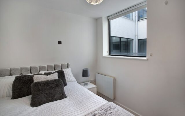 2-bed Apartment, Sleeps 4, Free Parking