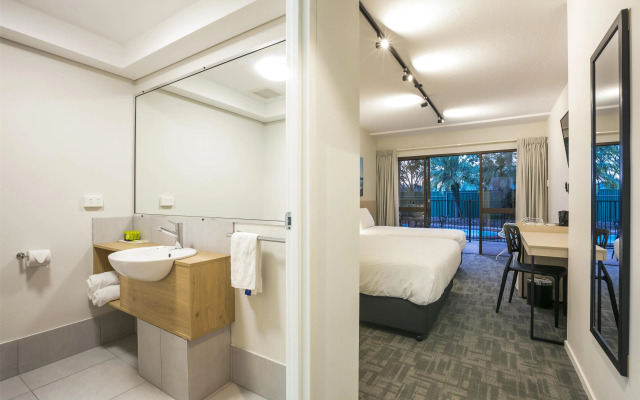 Nightcap at Kawana Waters Hotel
