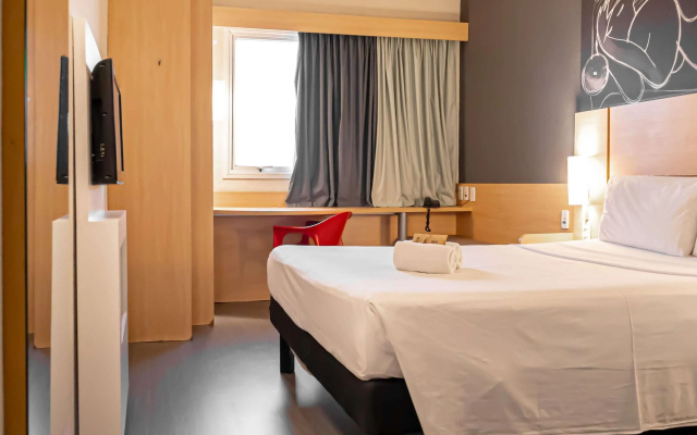 ibis Macae