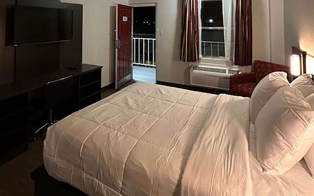 OYO Hotel Deming DMN Airport