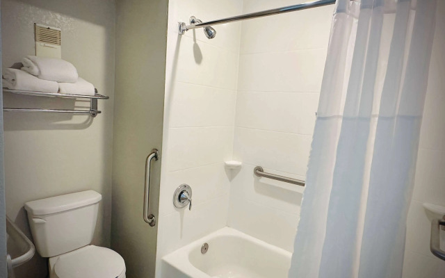 Days Inn by Wyndham WestEnd Alexandria,VA Washington DC Area