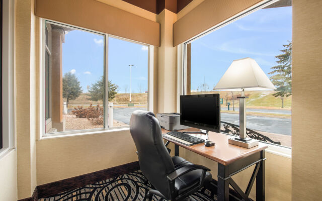Quality Inn & Suites Downtown