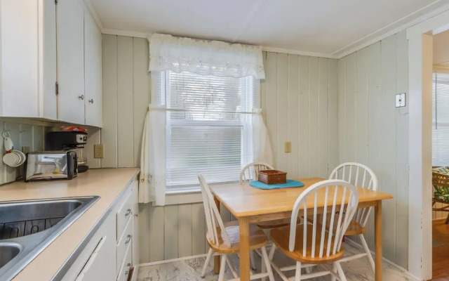 Laurel Street Garage APT 210