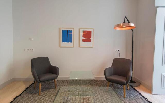 Lovelystay - Charming 3 Bedroom Wonder Downtown