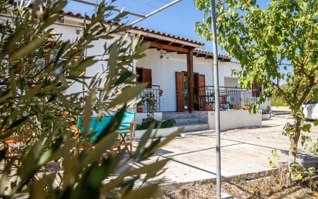 Creta 2 bedrooms 6 persons village house