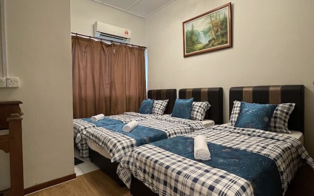 Baba & Charlie Homestay