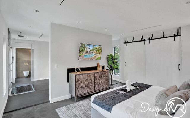 Stunning 5 BR with Heated Pool & Gaming