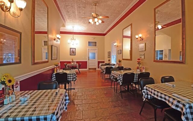 All Aboard Cafe and Inn