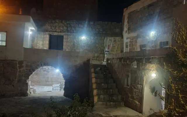 Tarihi Midyat Acar Konağı