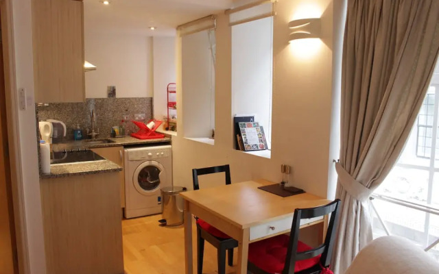 Tower Hill Studio Appartment