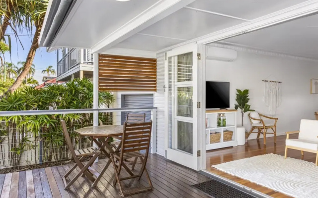 Beachside 3-bed Family Home With Parking & Veranda
