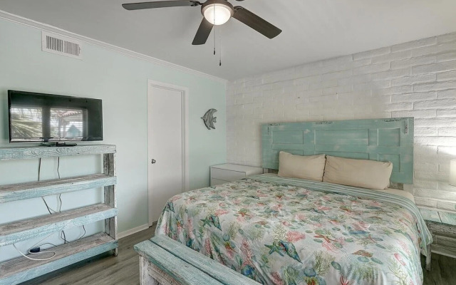 Sunny Beaches 3 Bedroom Condo by RedAwning