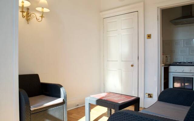 2 Bedroom Flat In Central Edinburgh