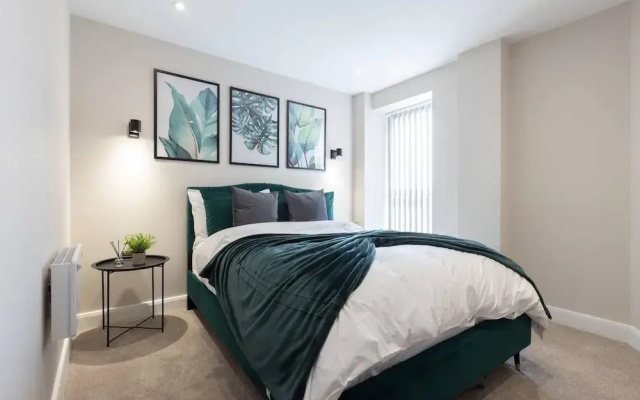 Modern City Apartment - Sleeps 4 & Walk to Arena