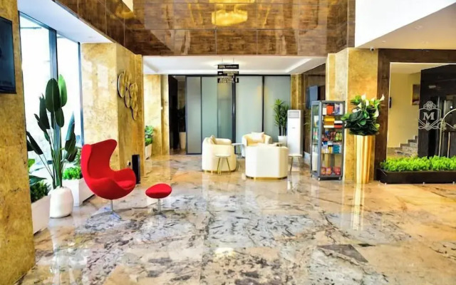 3pple M Continental Hotel & Suites