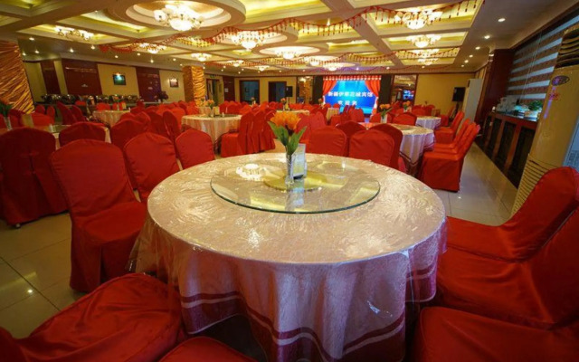 Yili Huacheng Hotel (Liuxing Street)