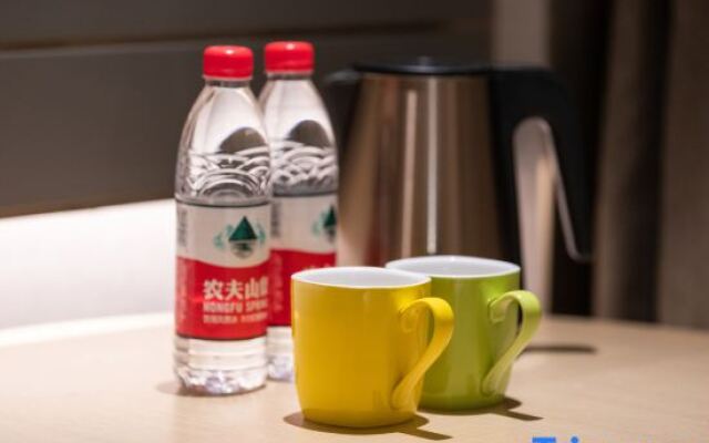 Paco Hotel (Guangzhou South Railway Station Panyu Changlong Branch)