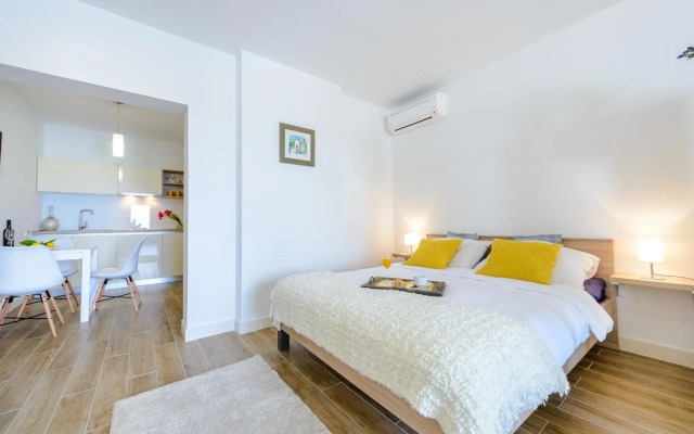 Tandem Apartments with Swimming pool