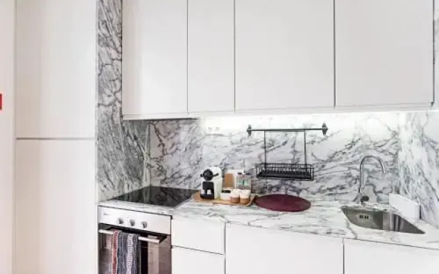 Camões Flat w/ AC & Balcony by LovelyStay